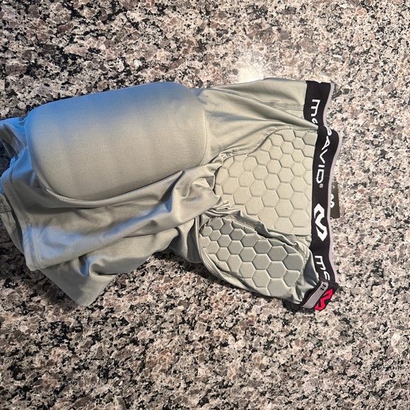 NWT, McDavid Hex Rival 5 padded hip football girdle. - Picture 3 of 3